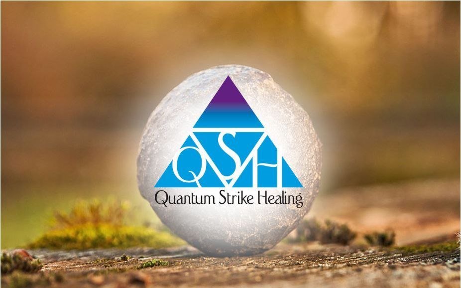 QSH-Release Logo auf einem runden Stein vor unscharfem Naturhintergrund